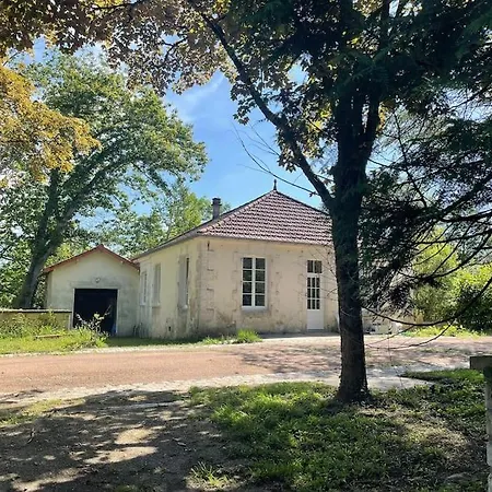 Holiday home Maison Dans Un Parc Arbore *